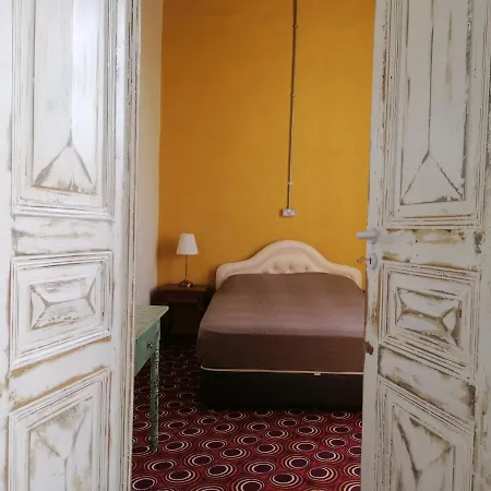 Le Mat Hostel
