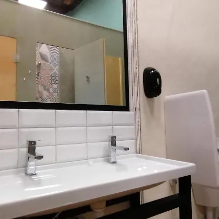 بيت شباب Le Mat لارنكا