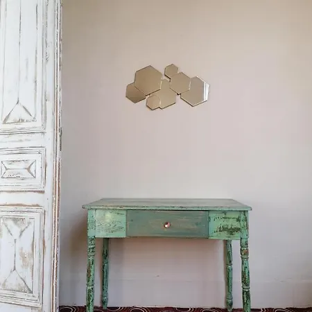 Le Mat بيت شباب لارنكا