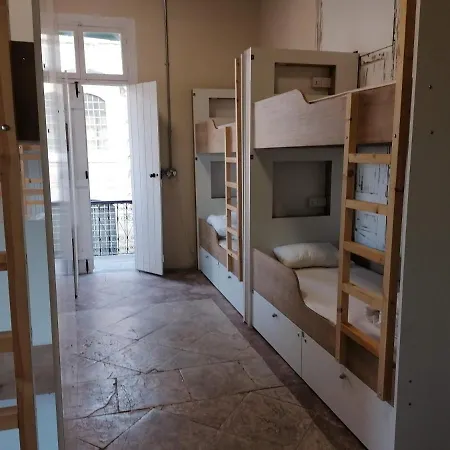 Le Mat بيت شباب