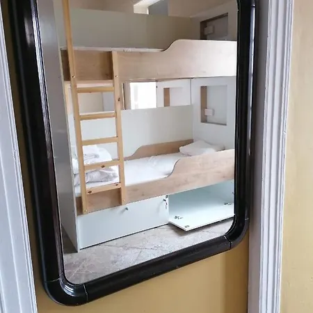 بيت شباب Le Mat لارنكا