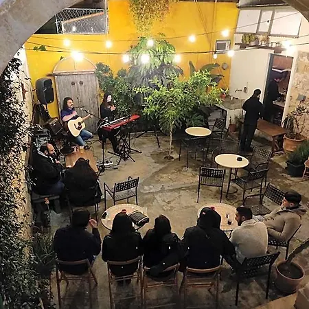 Le Mat بيت شباب *